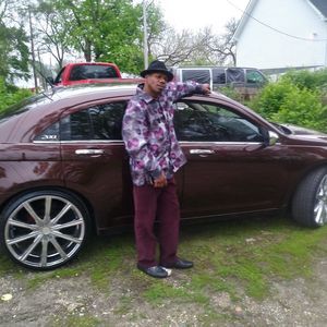 Meet your Posher, Lawrence